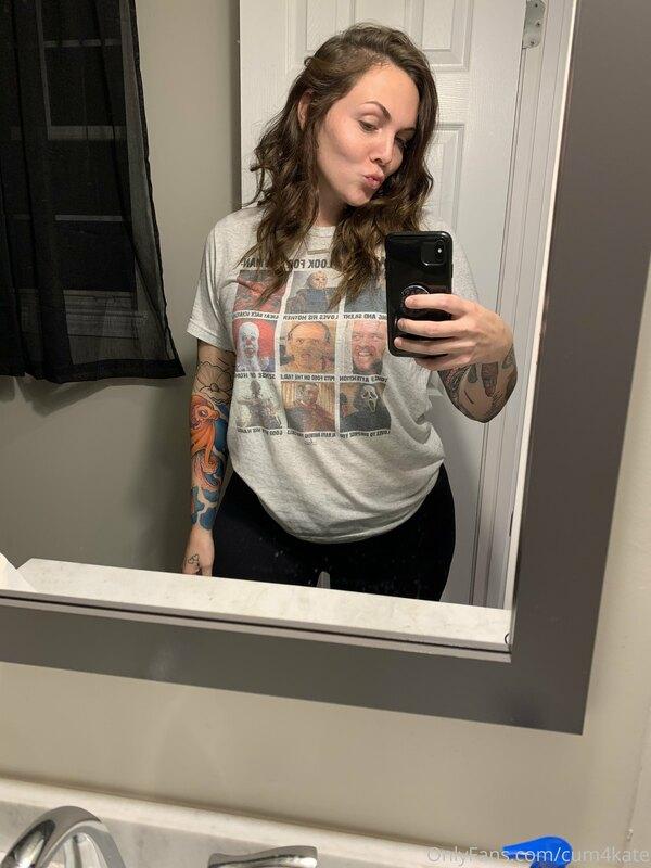 ? HAPPY HALLOWEEN BABYY ?
Like my shirt?