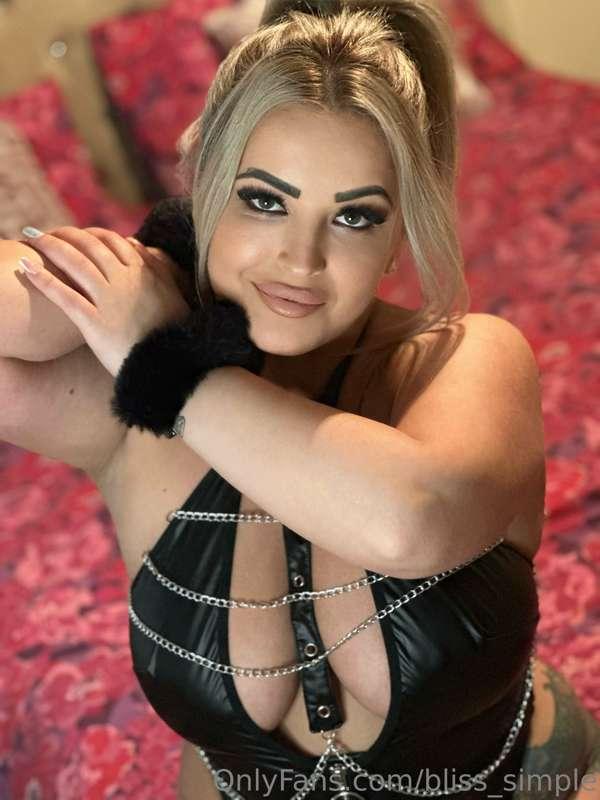 You won’t be able to get enough of me.😉 Wanna see more? Slid..