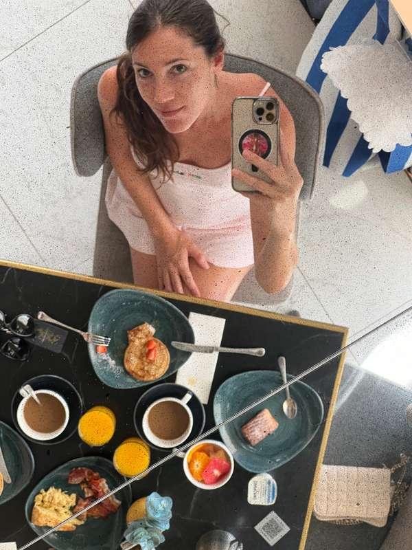 Hotel mornings put me in such a great mood, especially becau..