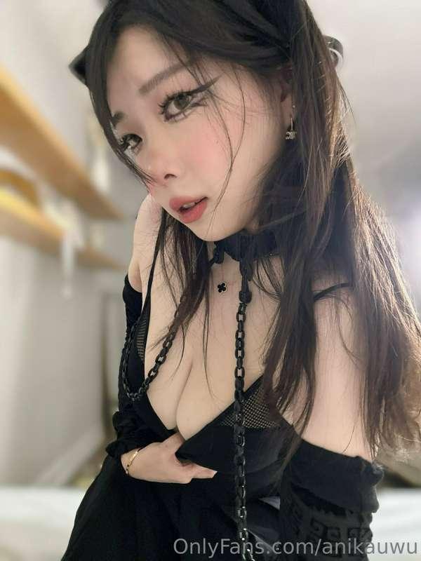 A little bit tied up at the moment as you can see... 🖤