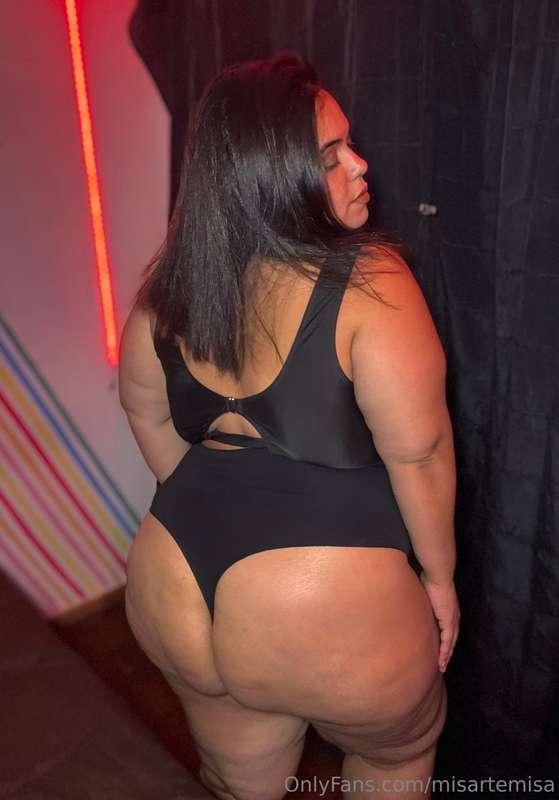 Give your goddess the money for her vacation 😈🍑🔥 and she wil..