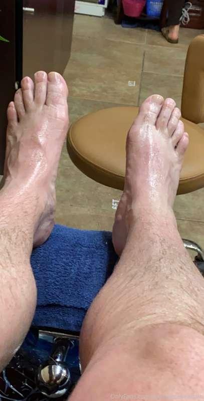 Fresh feet come lick them