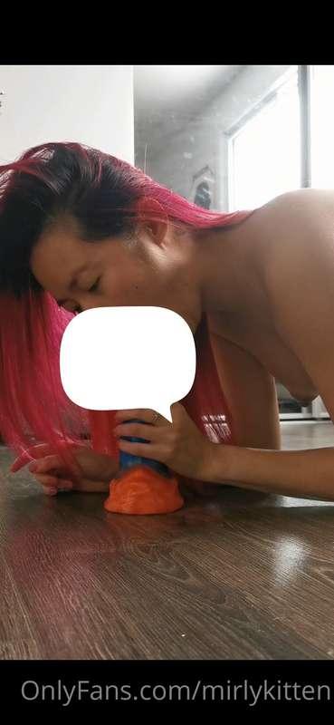 Sucer son sextoys avec 2 angle de camera different :)