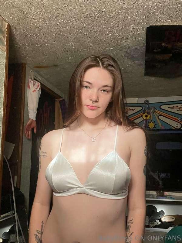 ✅ I love experimenting with my asshole 👀 ❤️

For $7: 💰 
-Ass..
