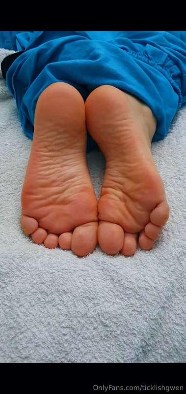 Close up video on my feet, soon new tickle clip