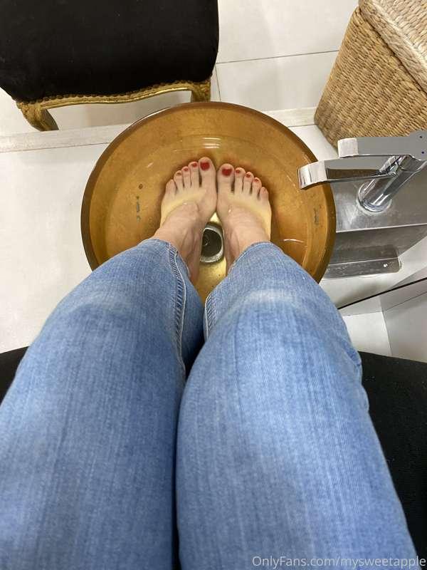 Good morning 😊 who’d like to cover my mani and pedi and rece..