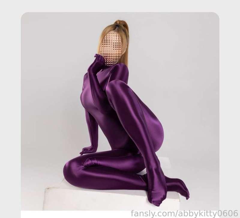 Hi~ Live show will coming at
⏰ GMT+8 May 12th  at 21:00 pm⏰

Wearing silicone hip and hip pants
With this purple full-body suit
Subscribed my any tiers to got ticket

5月直播大秀&lt;紫金戰士&gt;
时间是明天
5月12晚上九点
穿着硅胶丰臀丰胯裤
加上这套紫色绵氨纶全包衣

你们想跟我一起互动吗？
那就快订阅我的任何一个计划获得门票吧！