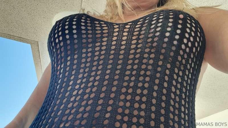 Here's proof I do wear clothes...sometimes. 😝