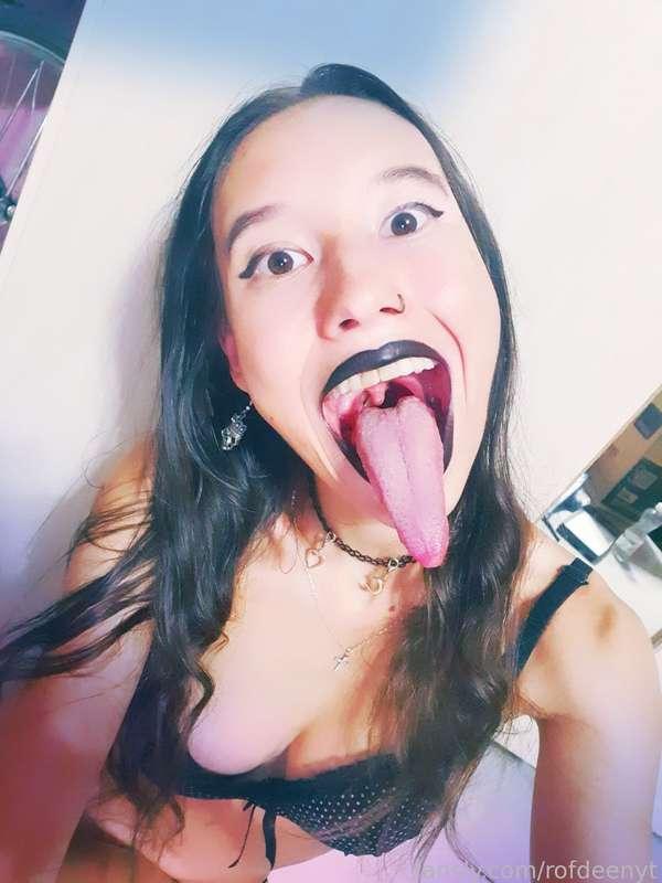 Deep Throat and Long Tongue for You

#fyp
#rofdeenyt #sexy #fetish
#tongue #longtongue #bigtongue #tonguefetish 
#throat #deepthroat
#uvula
#lips 
#lipstick #blacklips
#makeup
#mouth
#body #sexybody 
#tits #boobs #breasts