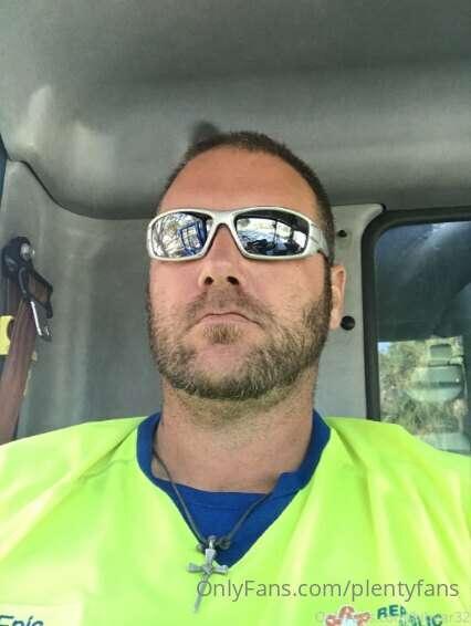 check out my free page!!!!
Normal redneck on the streets, an..