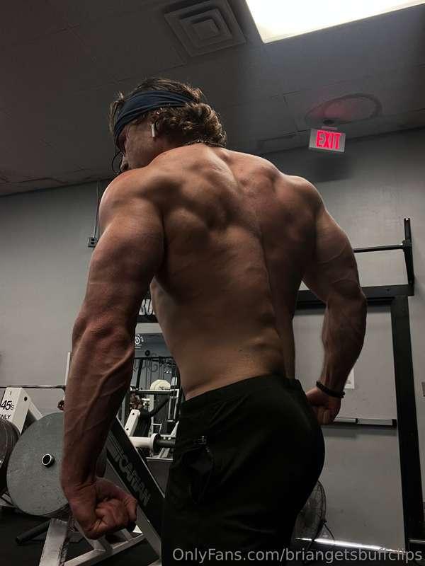 I love being THICK 🔥 It makes me feel powerful, unmovable, i..