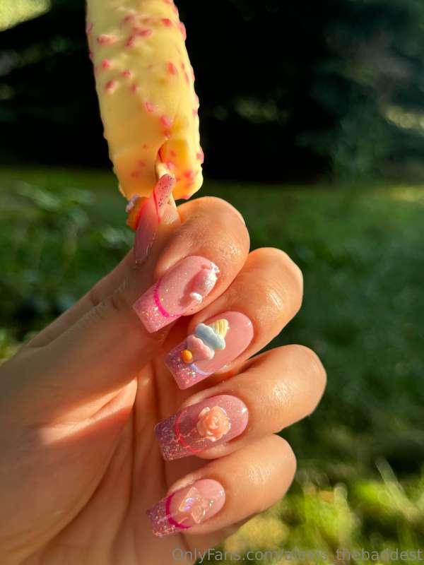 My new cute nails 💅 Who wants to pay for them? 😈