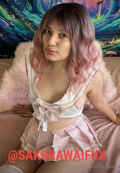 🍆CERTIFIED DEEP THROAT🍆This HORNY babe @sakurawaifux wants t..