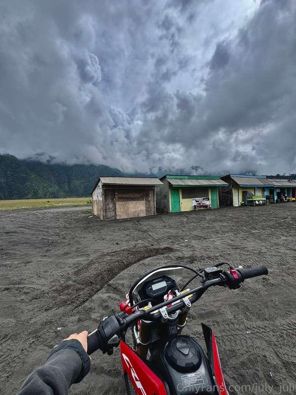 I love travelling on bikes 😍 Do you love them and high speed..