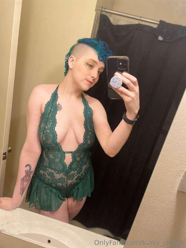 Do you think green is my color? Or should I just order this ..