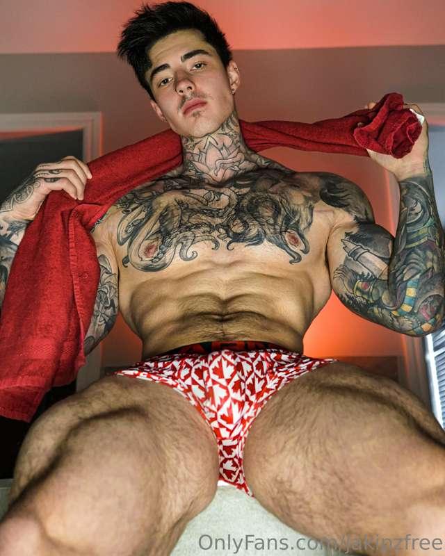 Can I be your favorite Canadian 😈🇨🇦..?