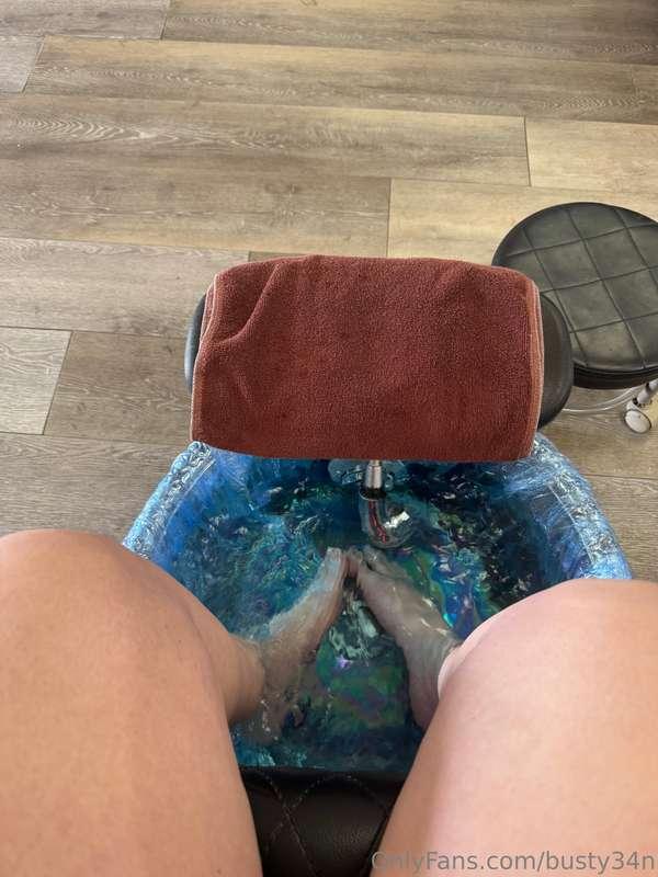 Tip me to get a pedi $35 and I’ll send some exclusive conten..