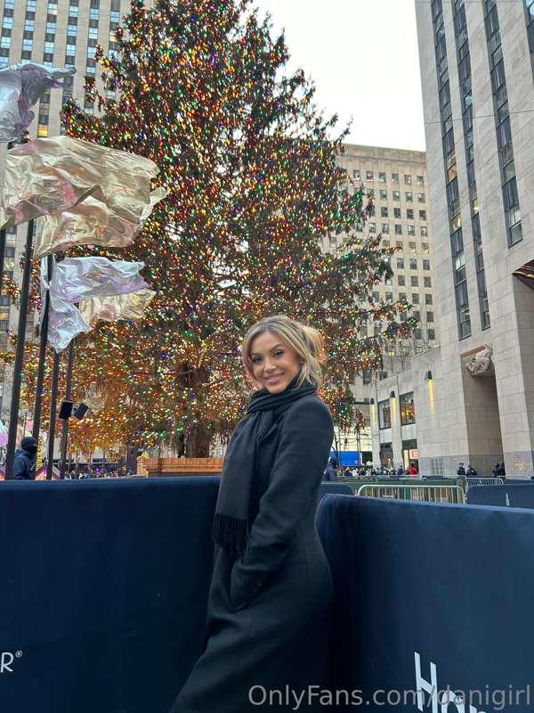 Christmas is my favorite time of the year ❄️❤️🎄 all the pret..