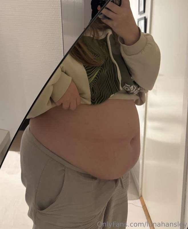 Having a long day today, busy w school n work🩷 Hope your Mon..