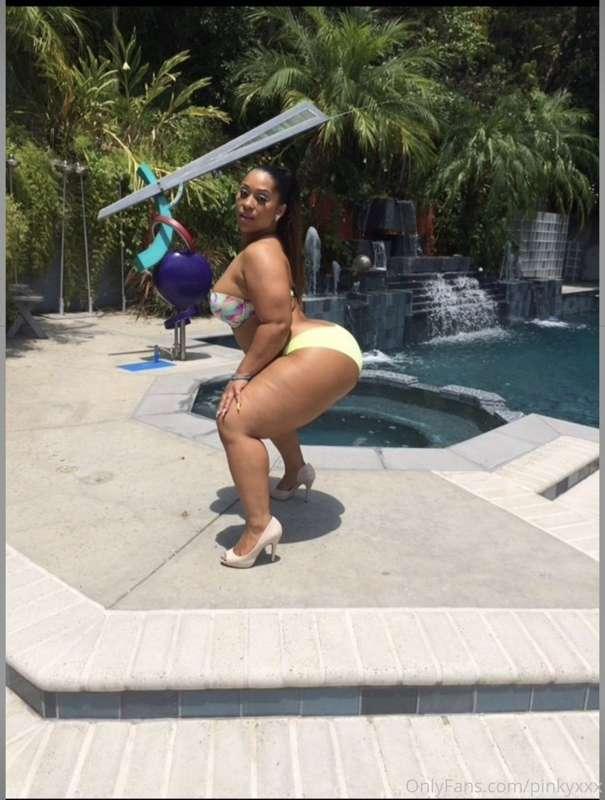 Throw this Ass 🍑 on Dat Dick 🍆 Thursday’s 😜 Check Private Me..