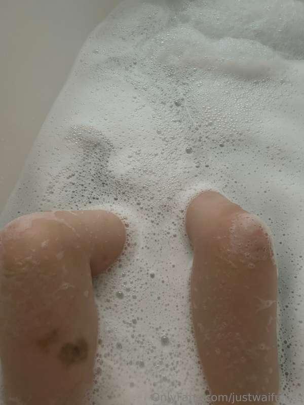 Haven’t had a bath in ages my petite body loved oiling up af..