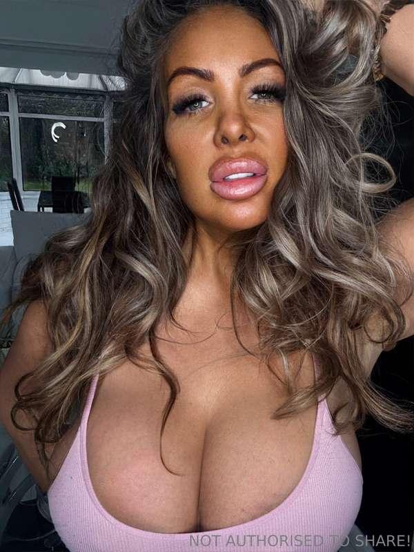 Let’s play… cum to my DMs… I waiting there for you!