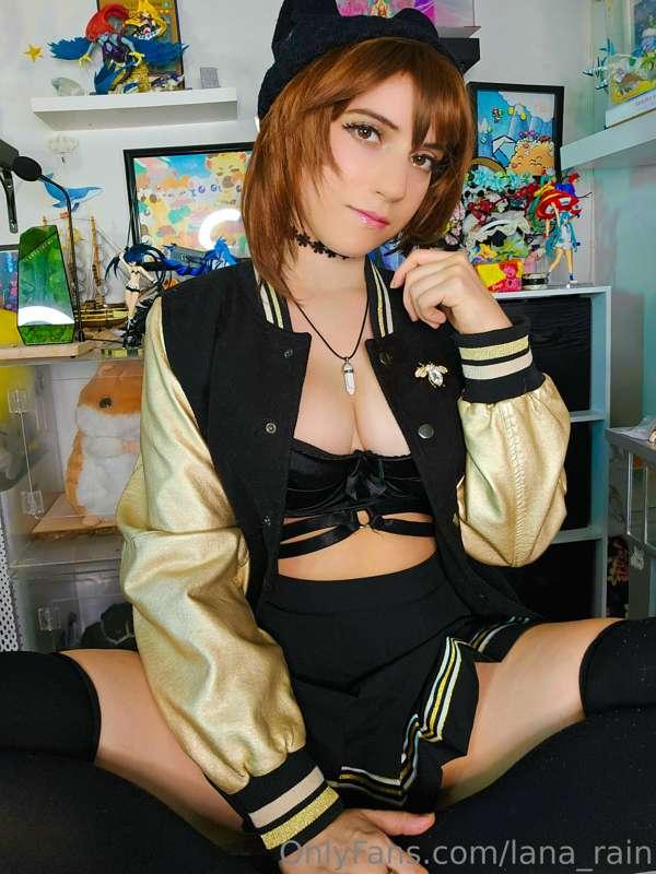 Hey guys, it's Saturday! I'm live on C.B. 

Check my Twitter..