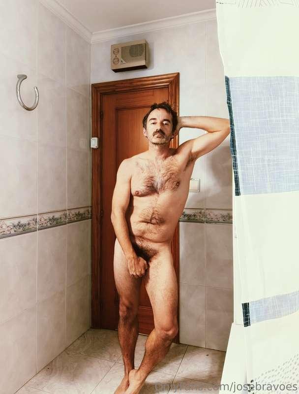 Jugando jugando.Pareciera que si coloco el brazo así en la p..