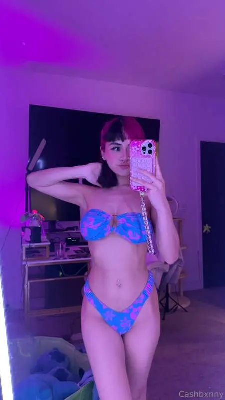 Summer is coming 💕 Bikinis out! 