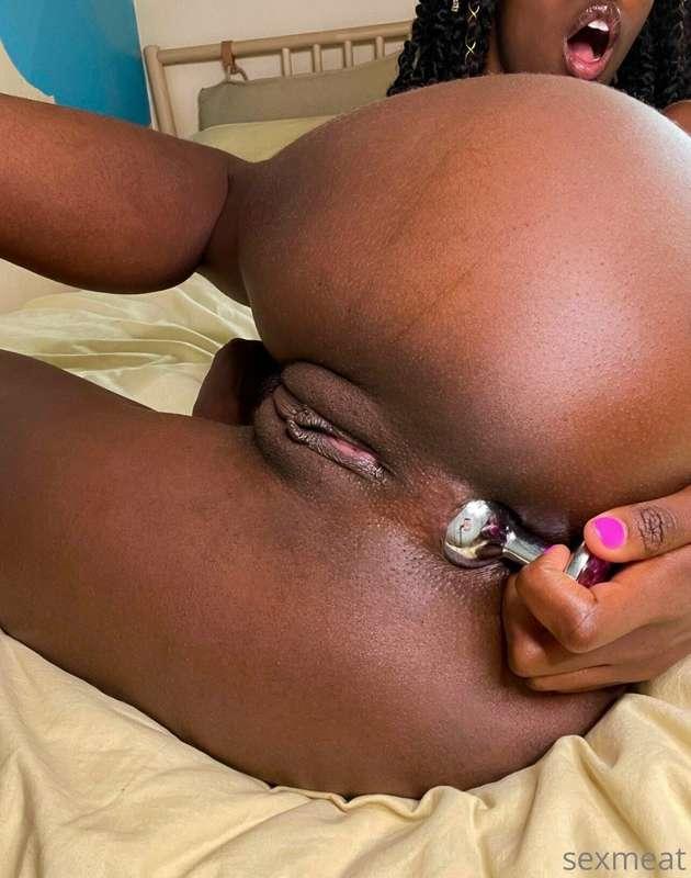Would you like to replace the butt plug with your cock?😈