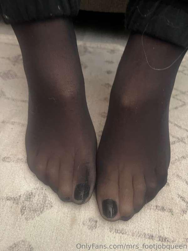 mrs_footjobqueen image #9