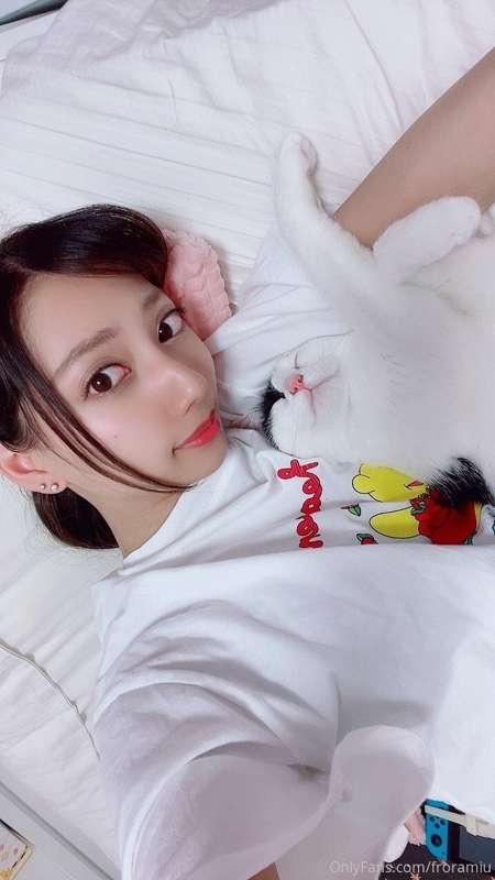 Hello🥰

Isn't my cat cute🐈💕?
You're too cute to be a parent🤤..