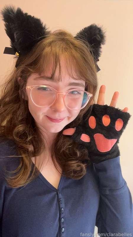 Hiiii guysss im a catgirl yayyy!!! Meow :3 i just got my new fluffy paws and catears in the mailll and i got a black lingerie set to go with them but it hasnt come in yet so heresss meee showing off in just my pajamas 🥺🥺💕💕💕 hope uuuu like watchinggg meee tease~ and maybeee jerk off watching toooo mwah :) 


#fyp #catgirl #submissive #butt 