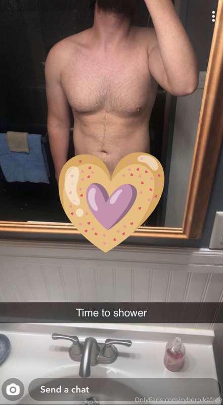 Go check out @yourcvmdaddy if you’re into solo jerk content ..
