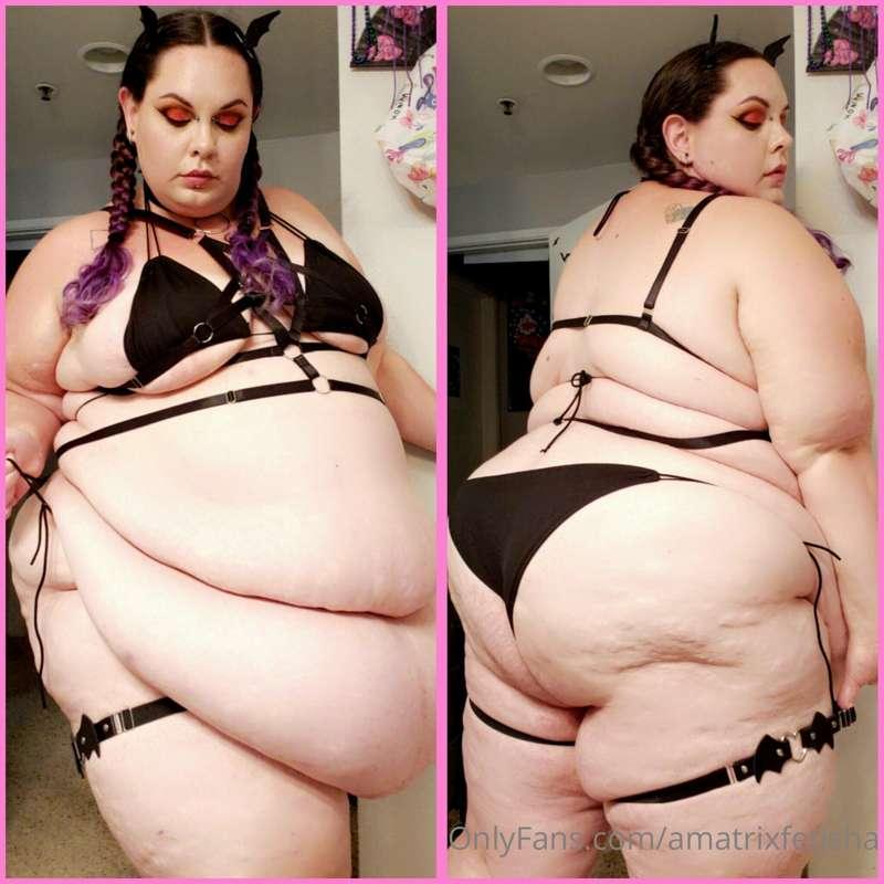 Bat Demoness 🦇
She likes to suck the fat out of cocks for he..