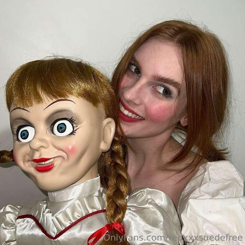 Annabelle & I want you to follow us on insta/ twitter 🐦 link..