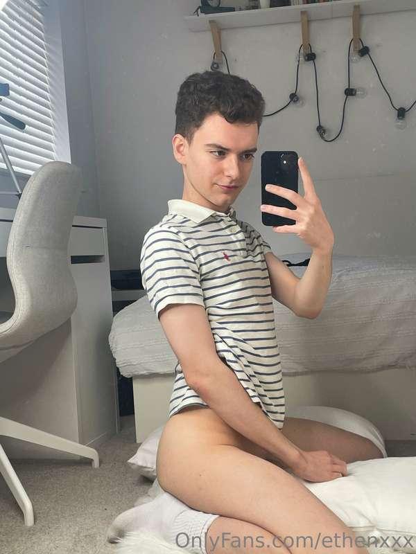 wanna play with me on the floor? 🤤