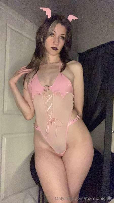 i just threw on this little set to try it out and holy shit ..