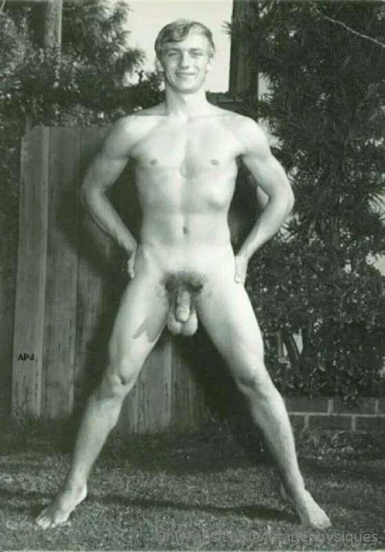 Supposedly this is not edited.  Those balls are bull balls!