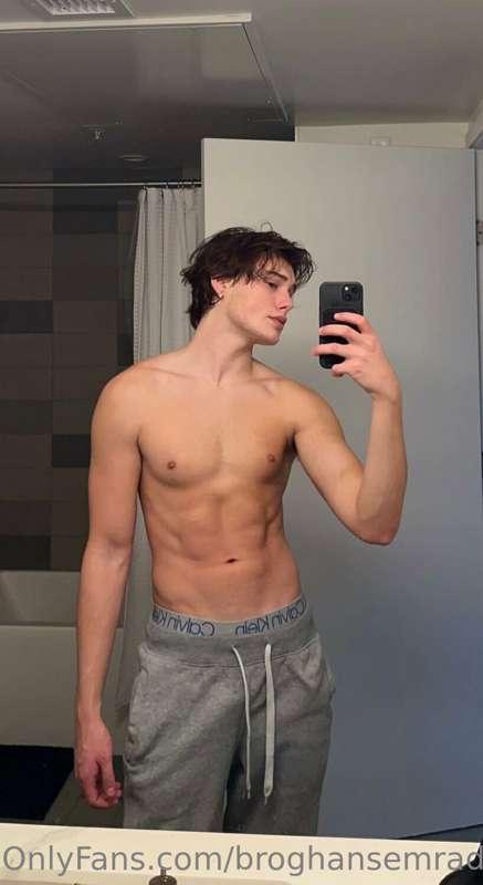 After a gym sesh 🥵💦