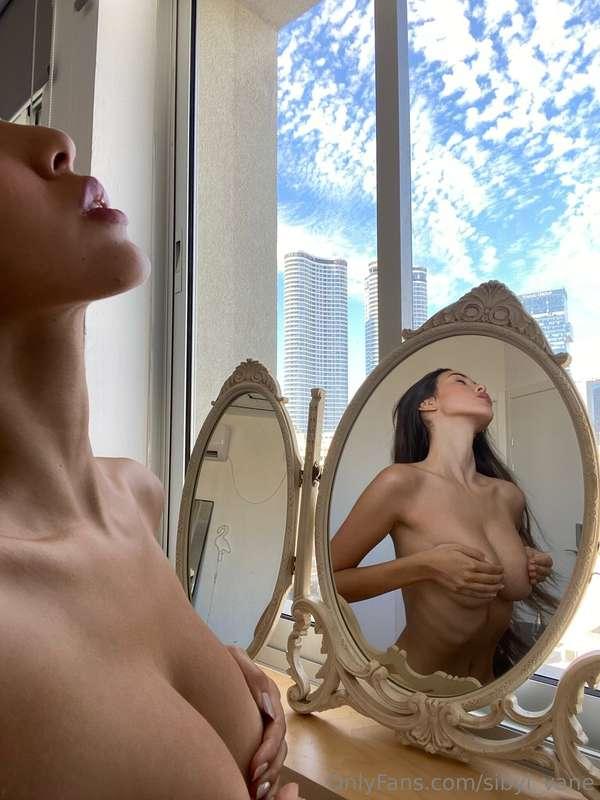 How’s your Friday? 💋