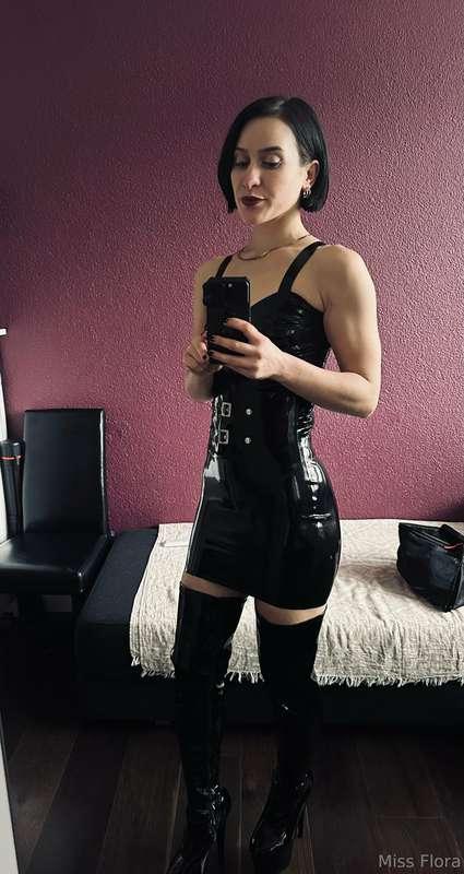 I hope they like my outfit 🖤🙏