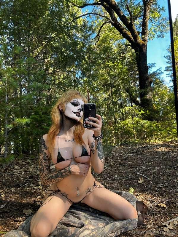 wanna see me take it off? check ur dms