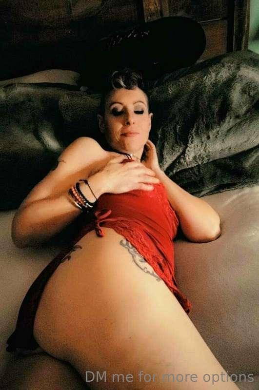 Professional boudoir shoot today for me!!! Looking forward t..