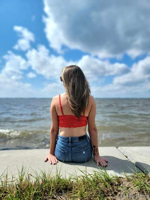 Pick your view: curves or coastline? I’m partial to both. 🍑🌊