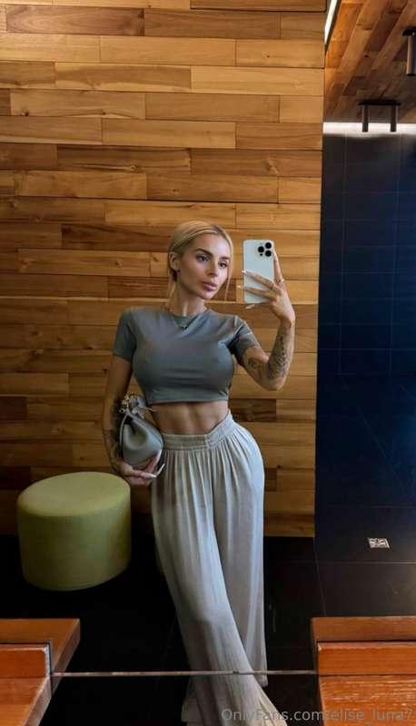 Abs out, soft glam on, zero stress in sight 🧘🏼‍♀️✨