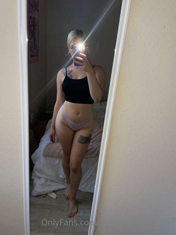 Wanna play? I’m home alone & horny 🥺 double tap if you wanna..