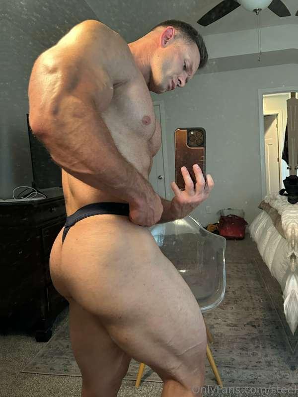 Thinking of you this Sunday. You need some 💪🏻 and some 🍑😏