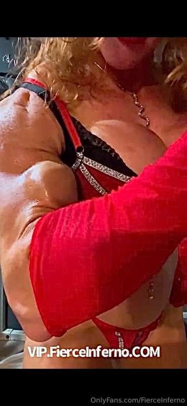 SEXY Gym Workout and HOT Muscletalk 🔥 4 videos 