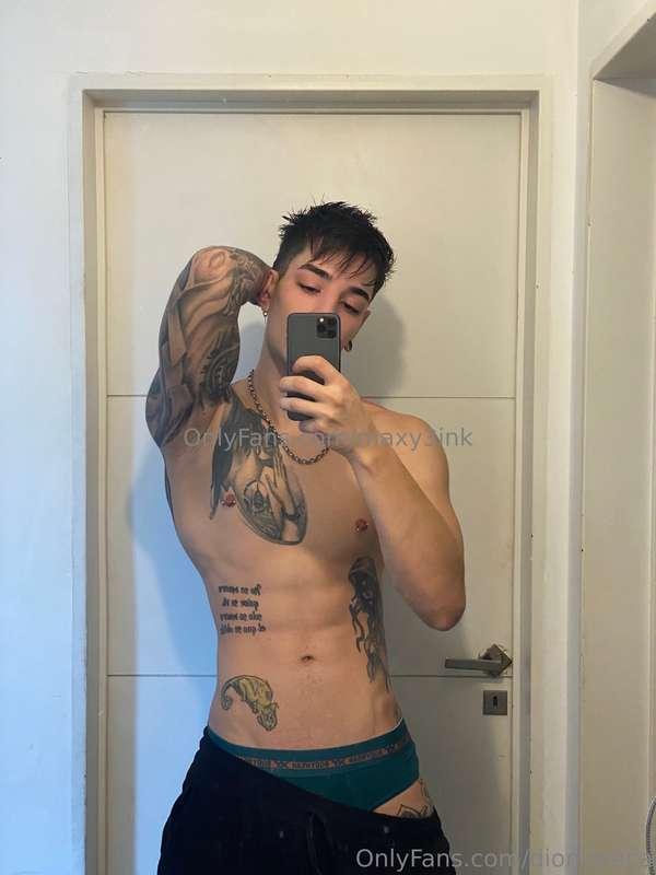 Hey babes! I'm here to introduce my friend @maxy3ink A tatto..